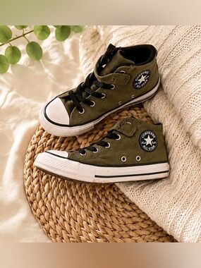 Converse Chuck Taylor All Star High Top
Kids Shoes Olive Green Size 1